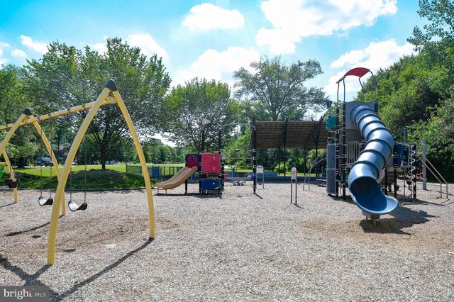 2016 CASCADE RD, Silver Spring, MD 20902