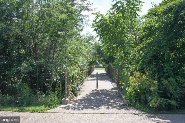 2016 CASCADE RD, Silver Spring, MD 20902