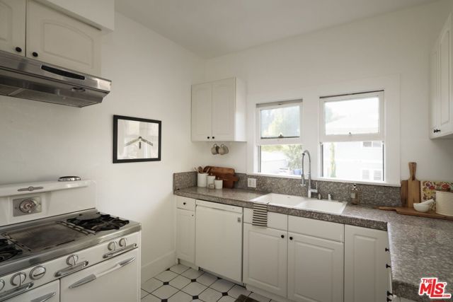 1965 N Bronson Avenue, Los Angeles, CA 90068