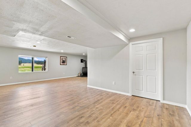 5284 S Wallbridge Rd, Deer Park, WA 99006