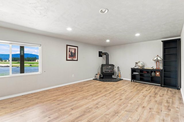 5284 S Wallbridge Rd, Deer Park, WA 99006