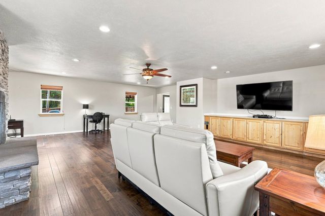 5284 S Wallbridge Rd, Deer Park, WA 99006