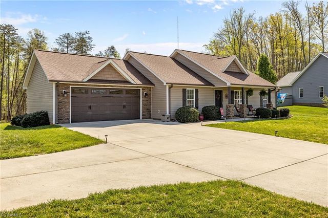 395 Twin Creeks Drive, Stokesdale, NC 27357