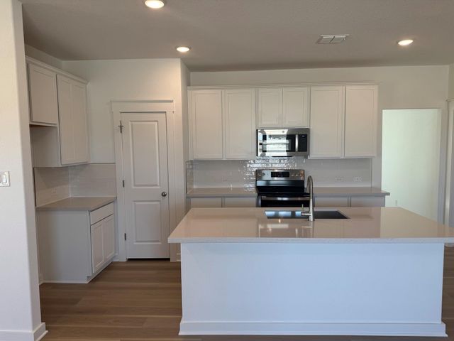 412 Quail Convey DR, Jarrell, TX 76537