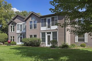 945 Crestwood DRIVE #2C, Burlington, WI 53105