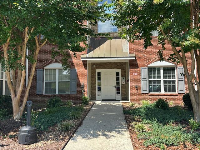 6941 Hanesbrook Circle, Clemmons, NC 27012