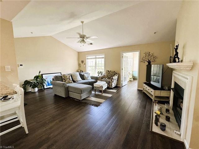 6941 Hanesbrook Circle, Clemmons, NC 27012
