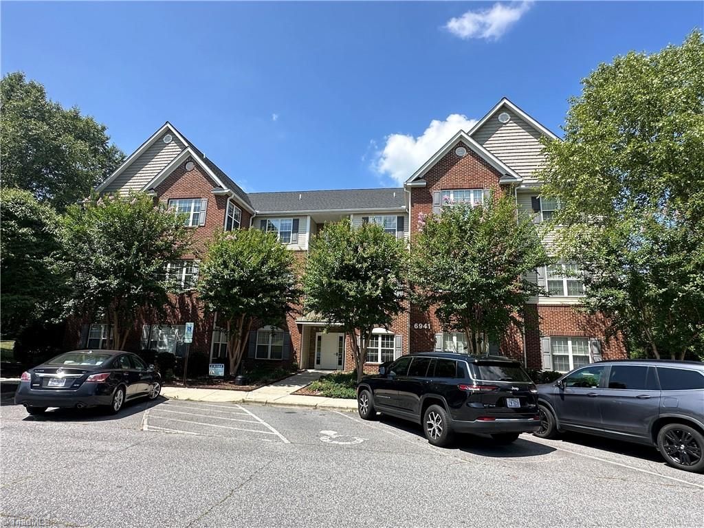 6941 Hanesbrook Circle, Clemmons, NC 27012