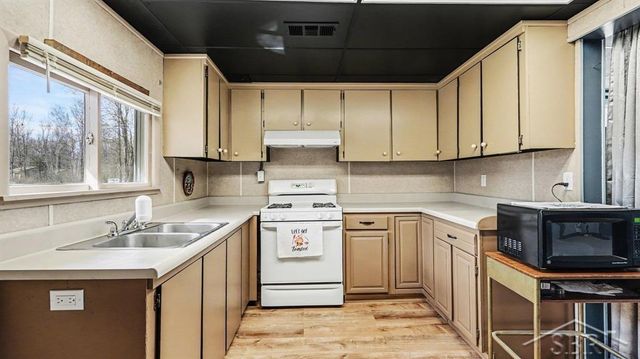 4042 S Oak Drive, Beaverton, MI 48612