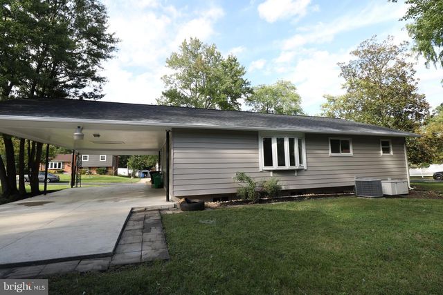 8917 2ND ST, Lanham, MD 20706