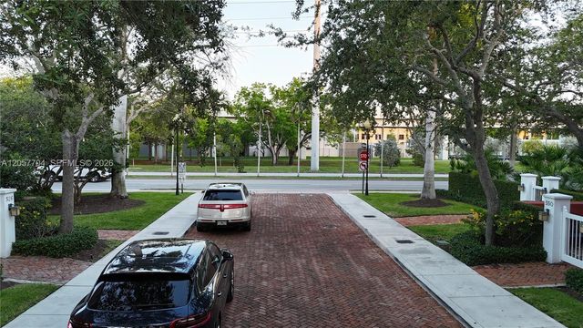 540 Loretto Avenue 19, Coral Gables, FL 33146