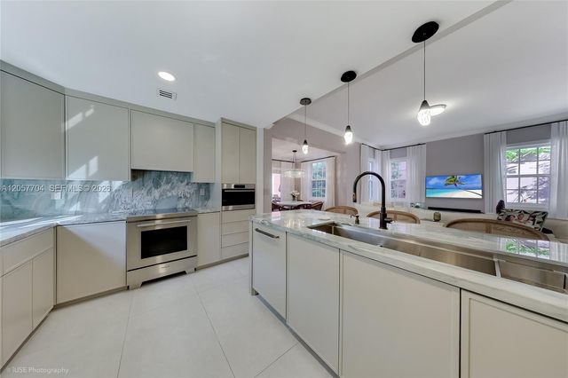 540 Loretto Avenue 19, Coral Gables, FL 33146