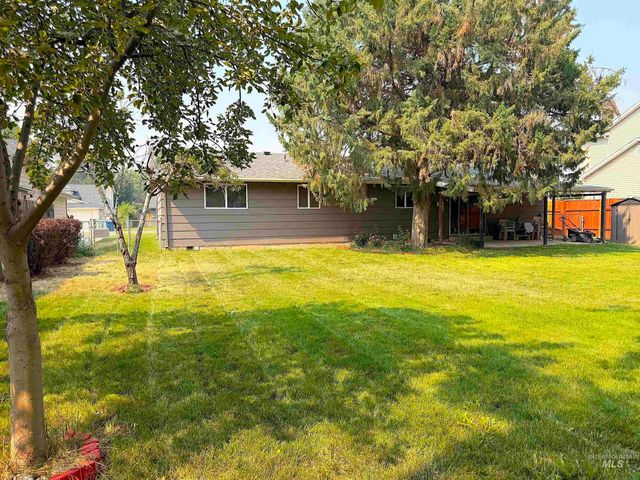 803 Astor, Nampa, ID 83651