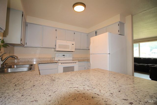 803 Astor, Nampa, ID 83651
