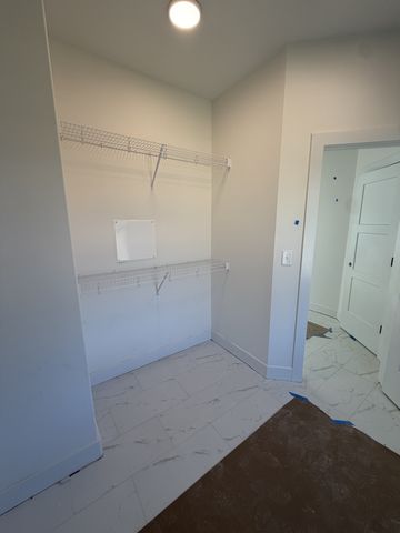 1280 Reda Dr, Clarksville, TN 37042
