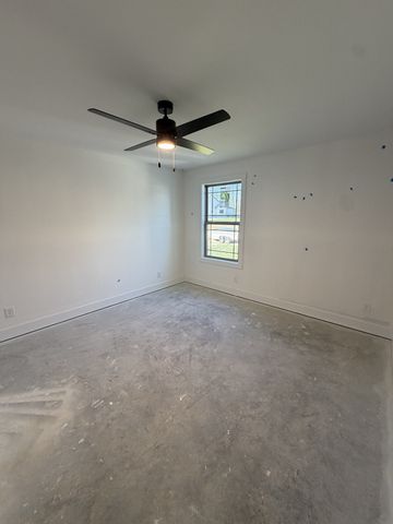 1280 Reda Dr, Clarksville, TN 37042