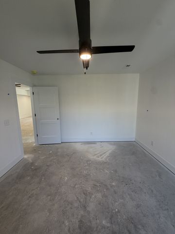 1280 Reda Dr, Clarksville, TN 37042