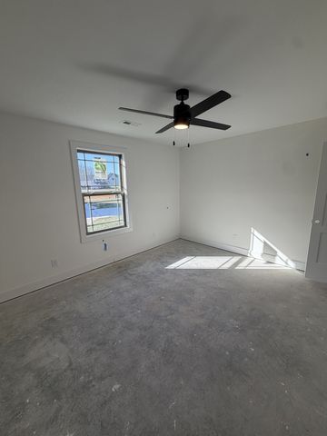 1280 Reda Dr, Clarksville, TN 37042