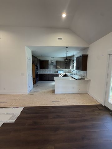 1280 Reda Dr, Clarksville, TN 37042