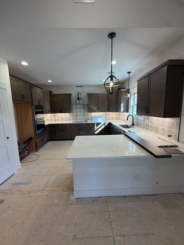 1280 Reda Dr, Clarksville, TN 37042
