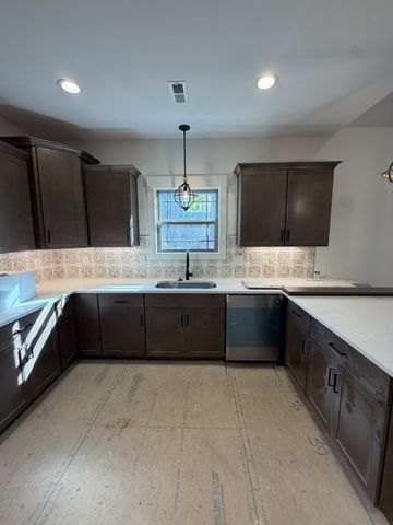 1280 Reda Dr, Clarksville, TN 37042