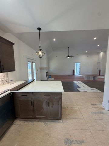 1280 Reda Dr, Clarksville, TN 37042