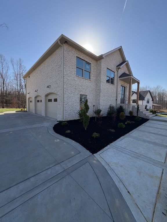 1280 Reda Dr, Clarksville, TN 37042