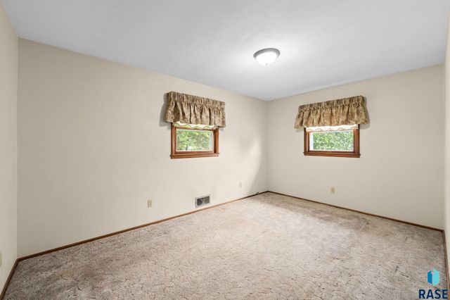 1301 S Joliet Ave Avenue, Sioux Falls, SD 57110