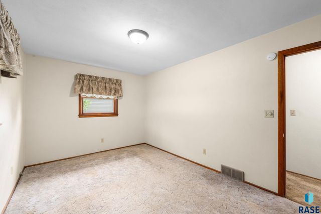 1301 S Joliet Ave Avenue, Sioux Falls, SD 57110