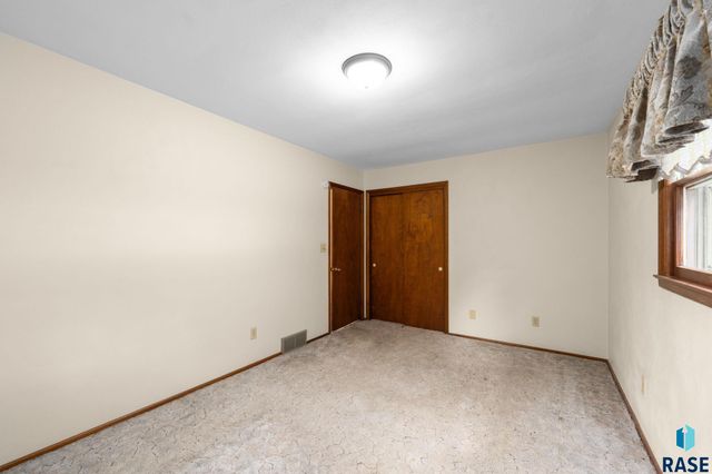 1301 S Joliet Ave Avenue, Sioux Falls, SD 57110