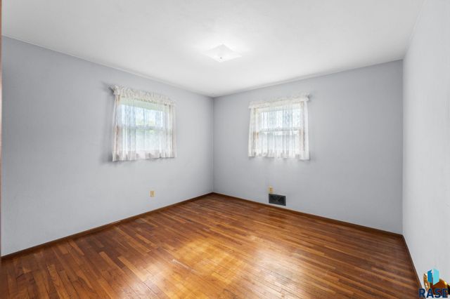 1301 S Joliet Ave Avenue, Sioux Falls, SD 57110