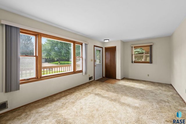 1301 S Joliet Ave Avenue, Sioux Falls, SD 57110