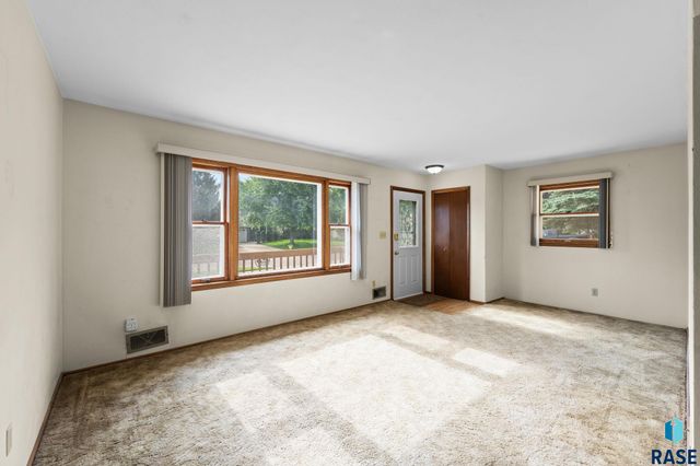 1301 S Joliet Ave Avenue, Sioux Falls, SD 57110
