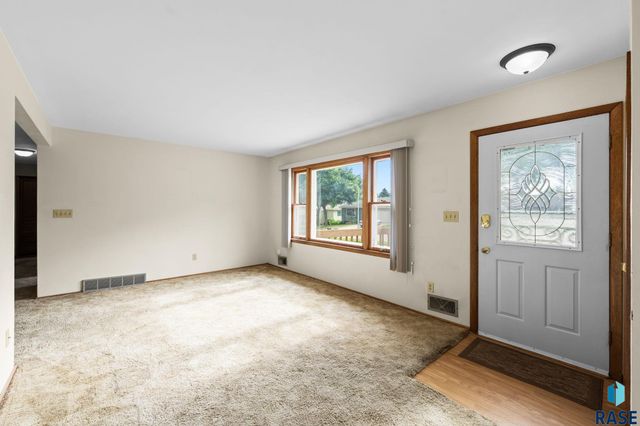 1301 S Joliet Ave Avenue, Sioux Falls, SD 57110