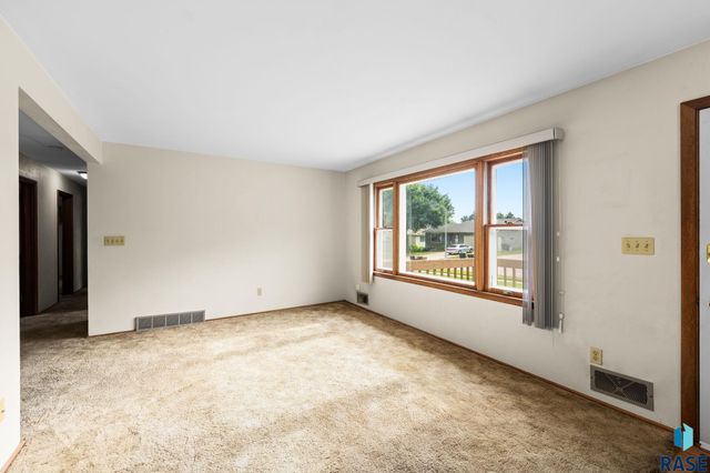 1301 S Joliet Ave Avenue, Sioux Falls, SD 57110