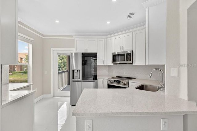 8801 VILLA VIEW CIRCLE 207, Orlando, FL 32821