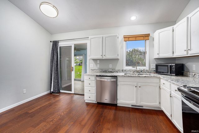 5173 Finch Drive, South Bend, IN 46614