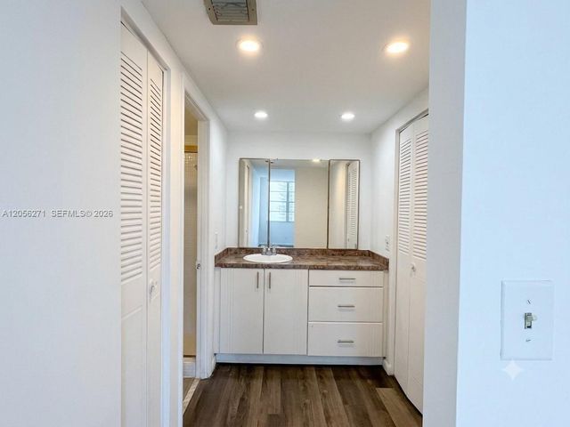 2025 NE 164 St 408, North Miami Beach, FL 33162