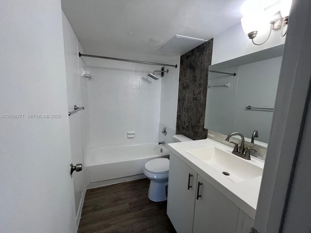 2025 NE 164 St 408, North Miami Beach, FL 33162