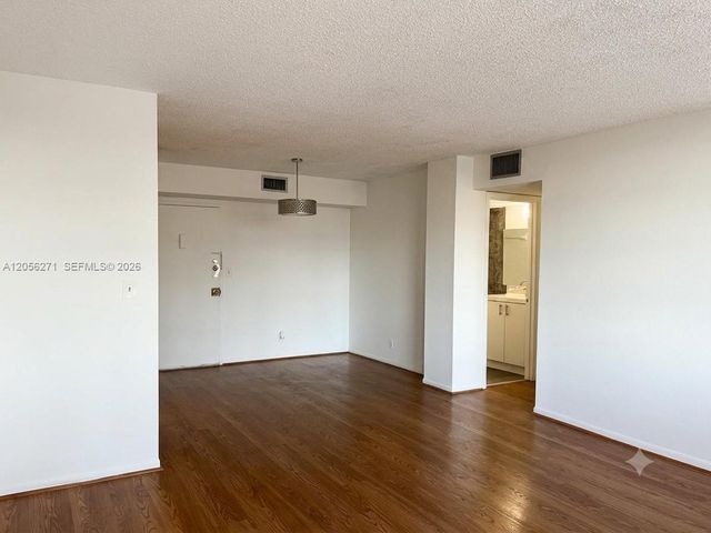 2025 NE 164 St 408, North Miami Beach, FL 33162