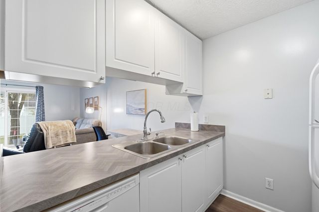 4643 Parrau Drive, 68B, Columbus, OH 43228