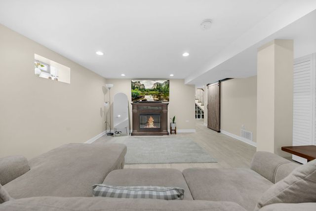 6449 S Kenneth Avenue, Chicago, IL 60629