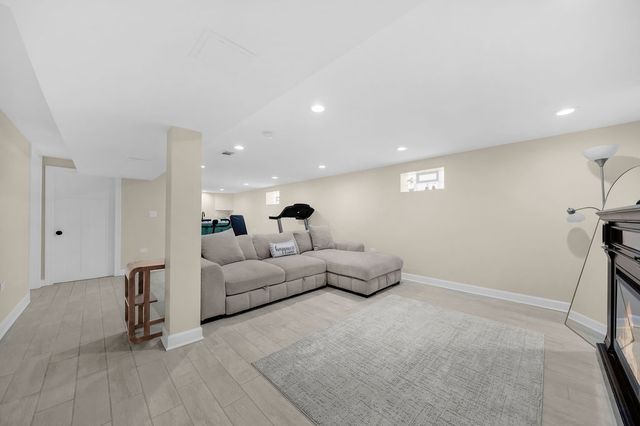 6449 S Kenneth Avenue, Chicago, IL 60629