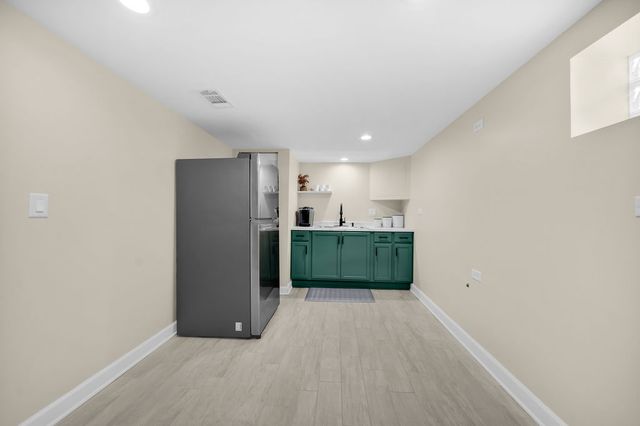 6449 S Kenneth Avenue, Chicago, IL 60629
