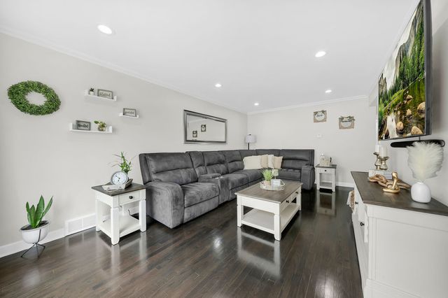 6449 S Kenneth Avenue, Chicago, IL 60629
