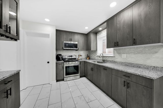 6449 S Kenneth Avenue, Chicago, IL 60629