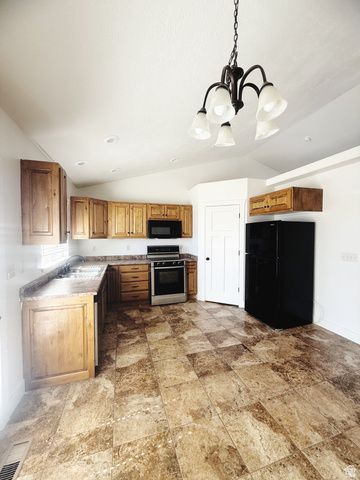1612 E SHADOW DR, Eagle Mountain, UT 84005