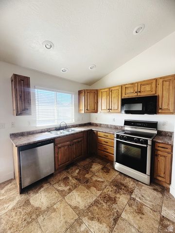 1612 E SHADOW DR, Eagle Mountain, UT 84005