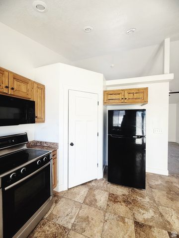 1612 E SHADOW DR, Eagle Mountain, UT 84005