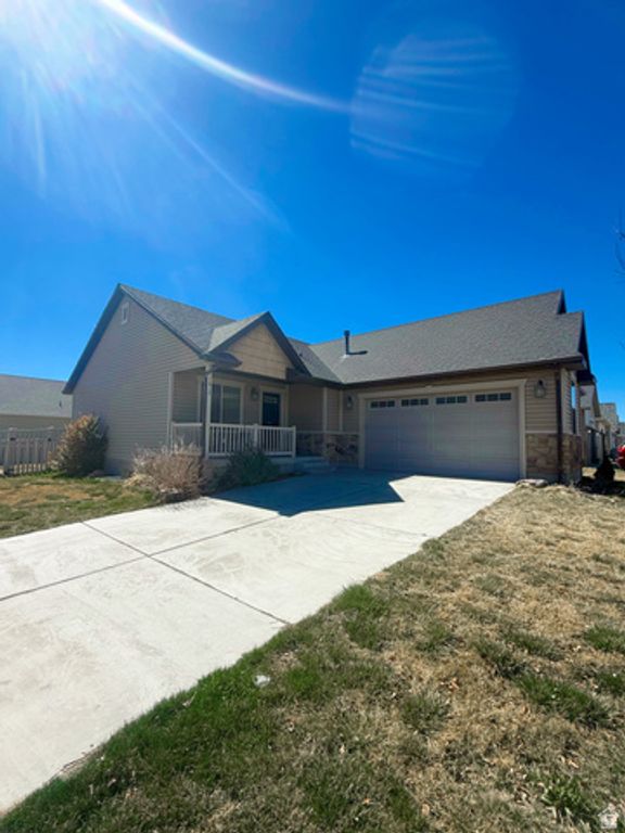 1612 E SHADOW DR, Eagle Mountain, UT 84005